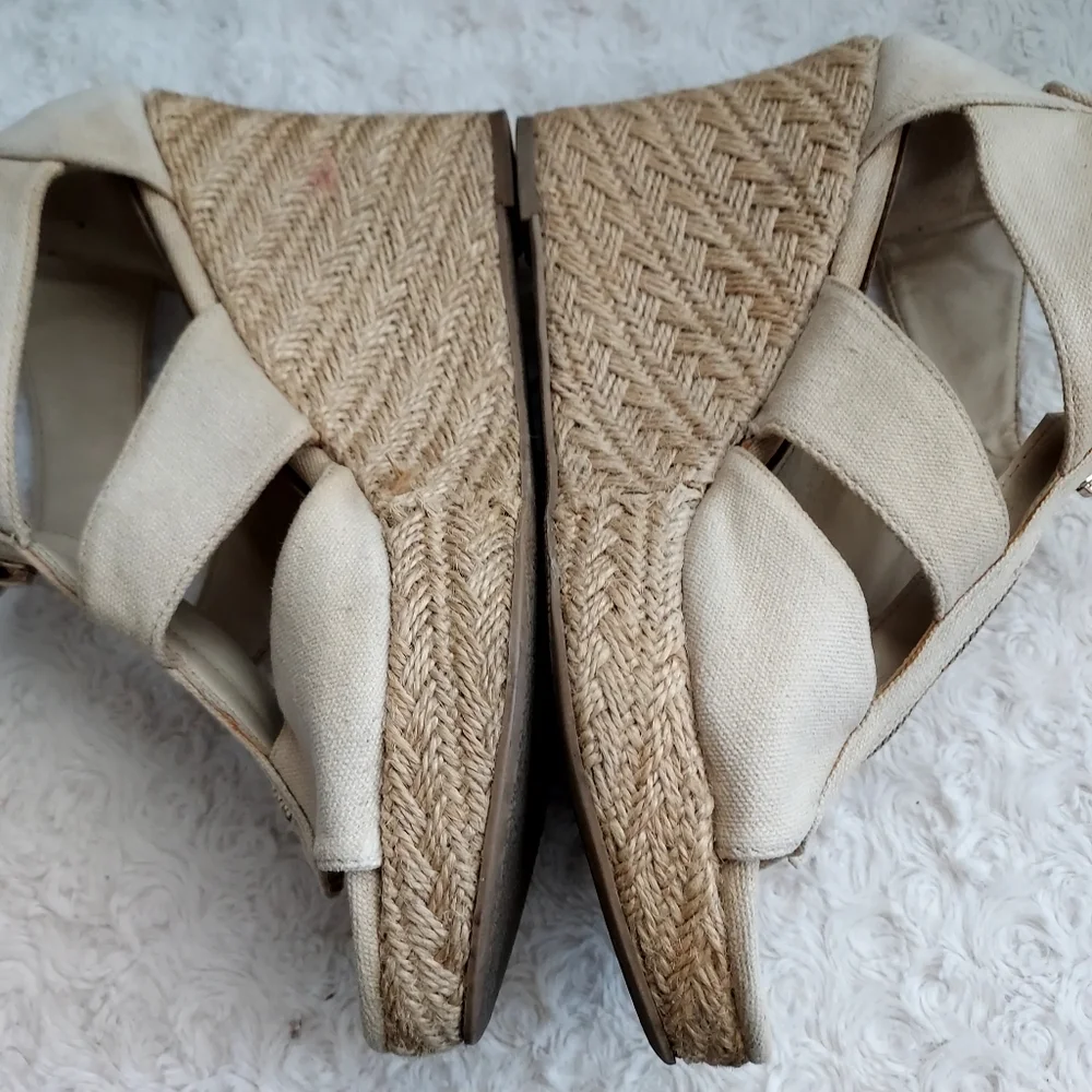 Report Zippy Neutral beige canvas espadrille wedge heel sandals size 9 Summer